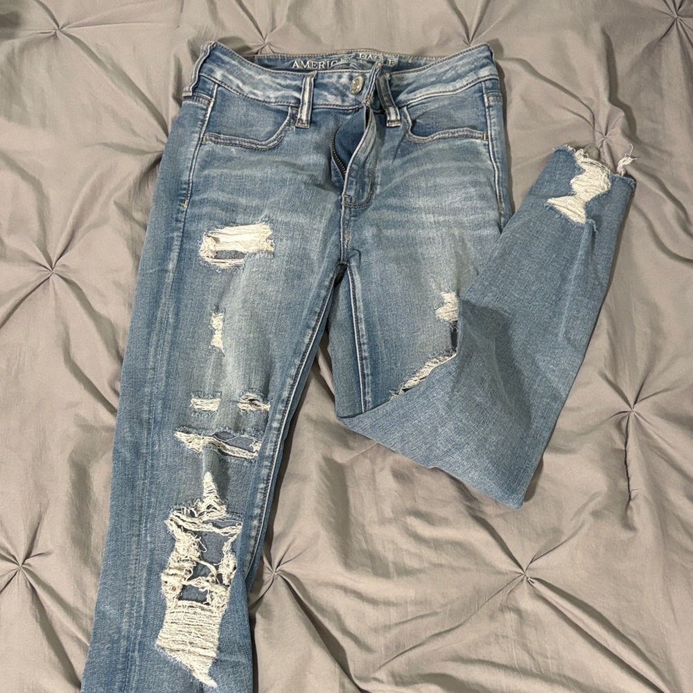 American Eagle Outfitters Light Blue Distressed Skinny Jeans